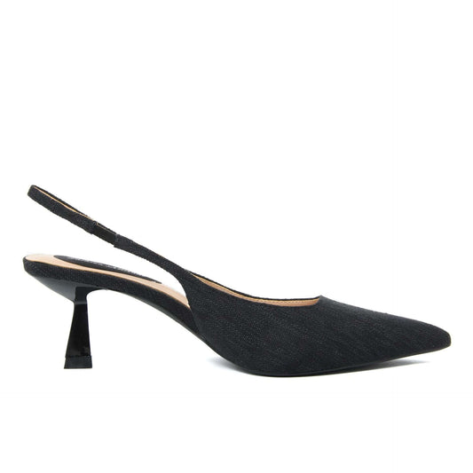 Fashion Attitude Sandals in black with ankle strap and pointed toe, perfect for spring/summer style.